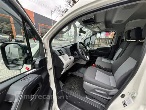 HIACE 2.8 D-4d Turbo Minibus 15+1 DX