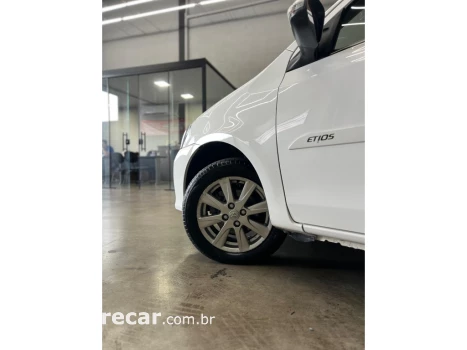 ETIOS 1.5 X PLUS SEDAN 16V FLEX 4P AUTOMÁTICO