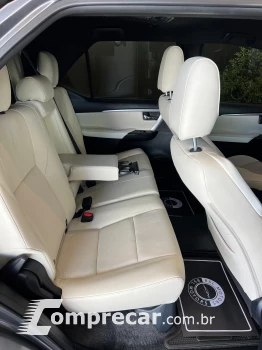 HILUX SW4 2.8 SRX Diamond 4X4 7 Lugares 16V Turbo Intercoole