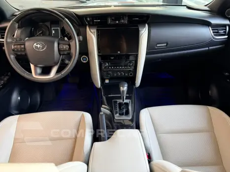 HILUX SW4 2.8 D-4D TURBO DIESEL DIAMOND 7L 4X4 AUTOMÁTICO