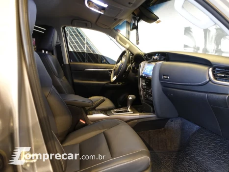 Hilux SW4 2.8 16V 4P SRX PLATINUM 4X4 7 LUGARES TURBO DIESEL