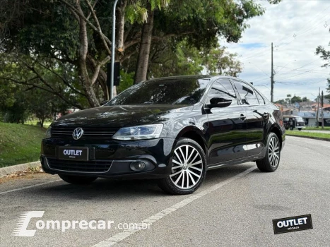 Volkswagen JETTA 2.0 TSI HIGHLINE 200CV GASOLINA 4P TIPTRONIC 4 portas