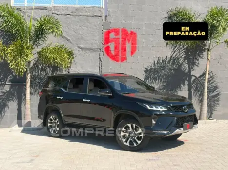 Toyota HILUX SW4 - 2.8 D-4D TURBO DIAMOND 7L 4X4 AUTOMÁTICO 4 portas