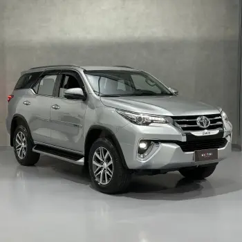 Hilux SW4 SRX 4x4 2.8 7 LUGARES TDI 16V Diesel Aut.