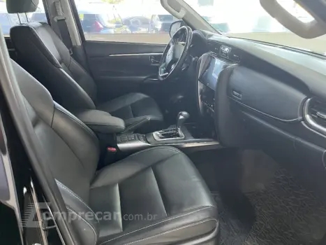 HILUX SW4 2.8 SRX 4X4 7 Lugares 16V Turbo Intercooler