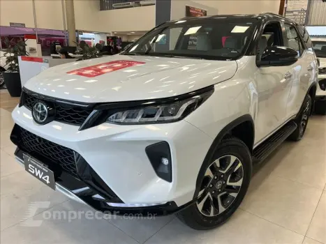 Toyota HILUX SW4 2.8 D-4d Turbo Diamond 7L 4X4 4 portas