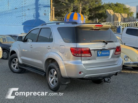 Hilux SW4 SRV D4-D 4x4 3.0 TDI Dies. Aut
