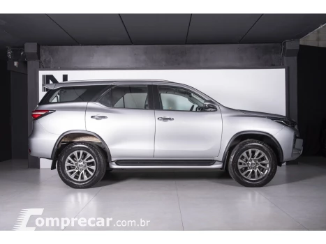 HILUX SW4 2.8 D-4D TURBO DIESEL SRX 7L 4X4 AUTOMÁTICO