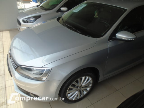 Volkswagen JETTA 2.0 TSI Highline 200cv 4 portas