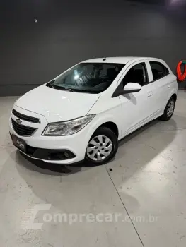 CHEVROLET ONIX 1.0 LT 4 portas