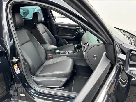 JETTA R-Line 250 TSI 1.4 Flex 16V Aut.