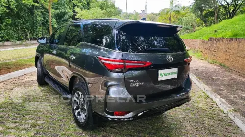HILUX SW4 2.8 D-4D TURBO DIESEL SRX 4X4 AUTOMÁTICO