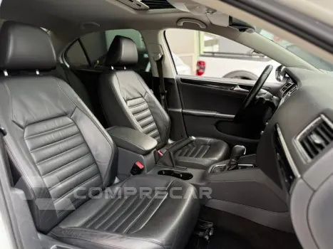 JETTA 2.0 TSI HIGHLINE 211CV GASOLINA 4P TIPTRONIC