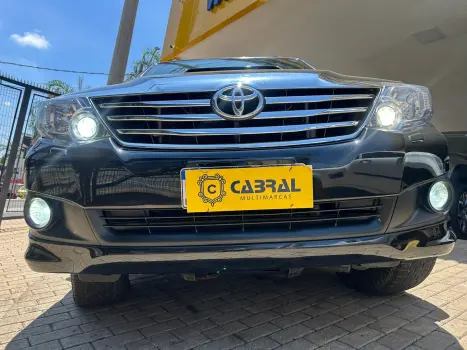 Hilux SW4 SRV D4-D 4x4 3.0 TDI Dies. Aut