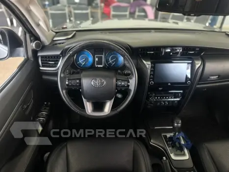 HILUX SW4 2.8 D-4D TURBO DIESEL SRX 7L 4X4 AUTOMÁTICO