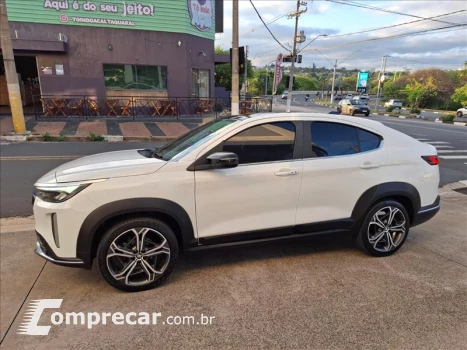 Fiat FASTBACK 1.0 Turbo 200 Impetus 4 portas