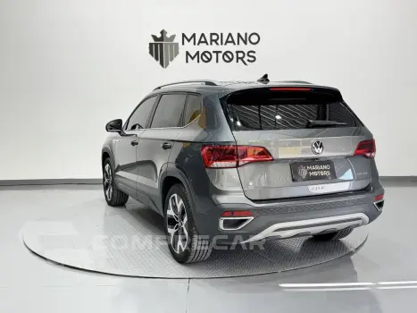 TAOS 1.4 250 TSI TOTAL FLEX HIGHLINE AUTOMÁTICO