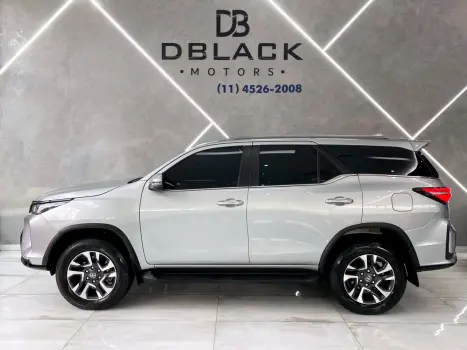 Toyota Hilux SW4 SRX Plat. 4x4 2.8 TB Die. Aut. 4 portas