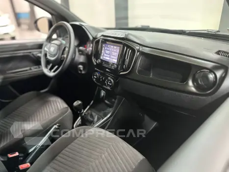 Strada 1.3 4P FIREFLY FLEX VOLCANO CABINE DUPLA