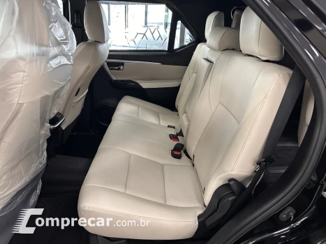 HILUX SW4 2.8 D-4D TURBO DIESEL DIAMOND 7L 4X4 AUTOMÁTICO