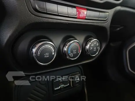 RENEGADE - 1.8 16V 4P MANUAL
