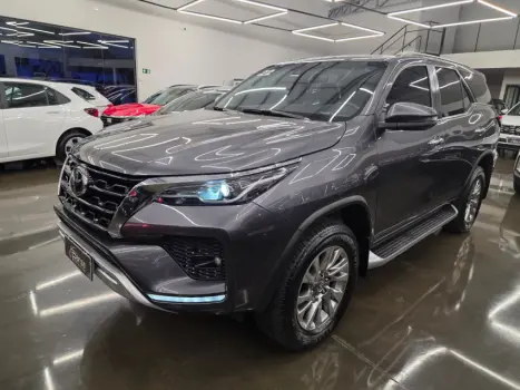 Toyota HILUX SW4 2.8 D-4d Turbo SRX 7L 4X4 4 portas