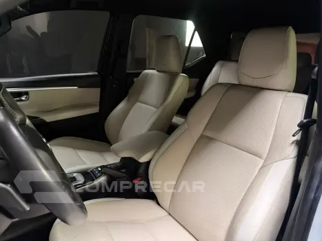 HILUX SW4 2.8 D-4D TURBO DIESEL DIAMOND 7L 4X4 AUTOMÁTICO