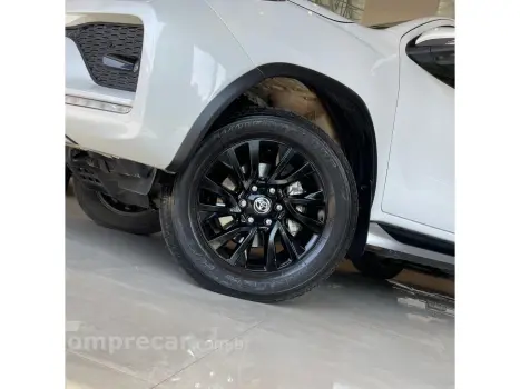 HILUX SW4 2.8 D-4D TURBO DIESEL SRX 7L 4X4 AUTOMÁTICO