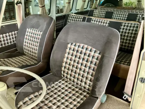 Kombi 1.6 CORUJINHA