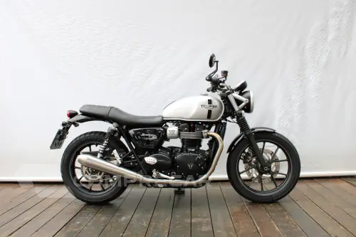 TRIUMPH STREET TWIN