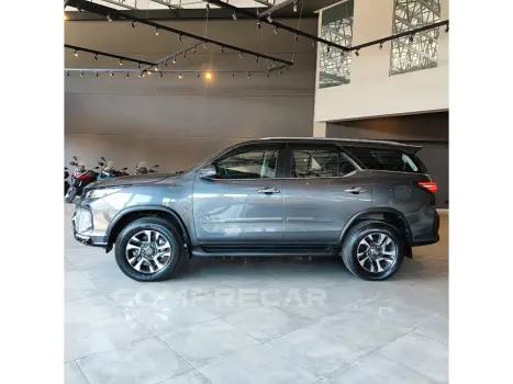 HILUX SW4 2.8 D-4D TURBO DIESEL SRX PLATINUM 7L 4X4 AUTOMÁTI