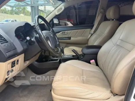 HILUX SW4 - 3.0 SRV 4X4 7 LUGARES 16V TURBO INTERCOOLER 4P A