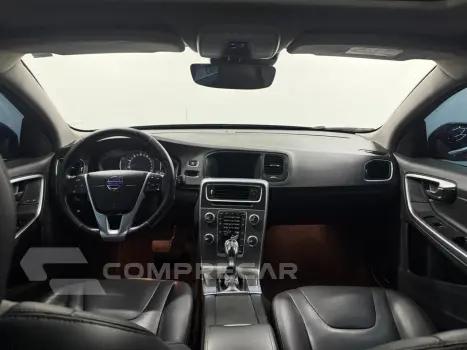 S60 T-5 MOMENTUM 2.0 245cv 4p