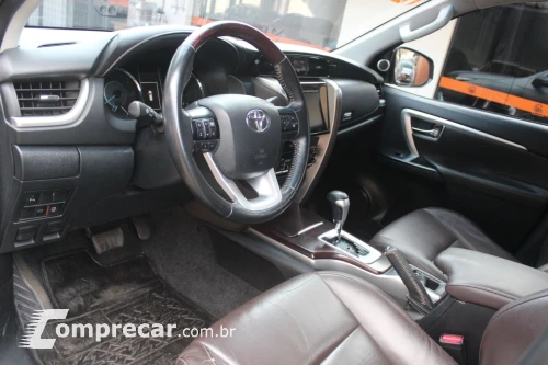 Hilux SW4 2.8 4P SRX 4X4 7 LUGARES TURBO DIESEL AUTOMÁTICO
