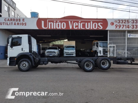 Volkswagen Constellation 17.210 6x2 Chassi 2 portas
