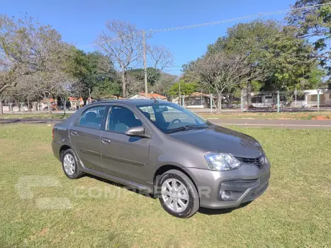 Toyota ETIOS 1.5 XLS Sedan 16V 4 portas