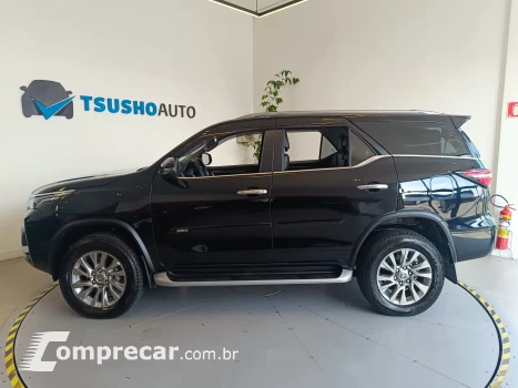HILUX SW4 2.8 D-4D TURBO SRX 7L 4X4 AUTOMÁTICO