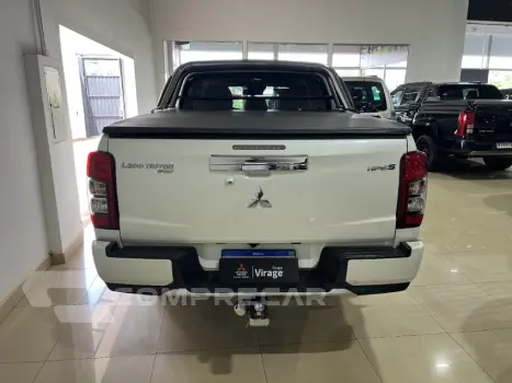 L200 TRITON 2.4 16V Turbo Sport Hpe-s CD 4X4