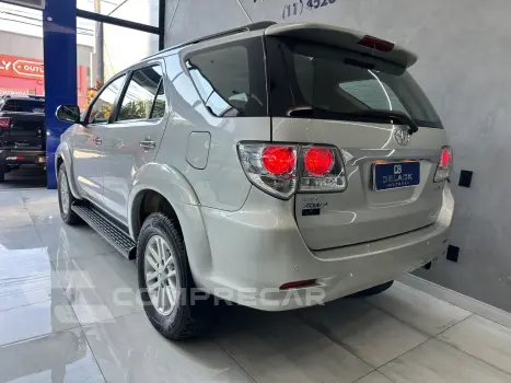 Hilux SW4 SRV D4-D 4x4 3.0 TDI Dies. Aut