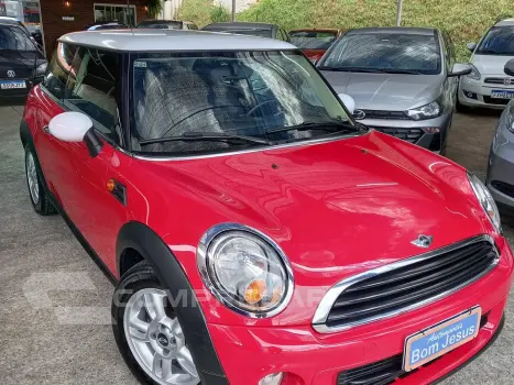 One 1.6 16V Gasolina 2P Automático