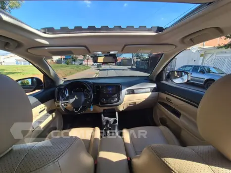 OUTLANDER 3.0 GT 4X4 V6 24V GASOLINA 4P AUTOMÁTICO