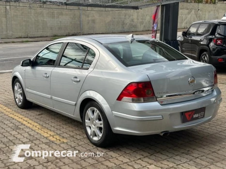 VECTRA SEDAN - 2.0 MPFI ELEGANCE 8V 4P MANUAL