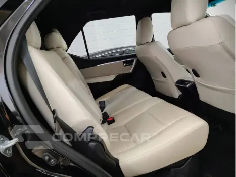 HILUX SW4 2.8 D-4D TURBO DIESEL DIAMOND 7L 4X4 AUTOMÁTICO