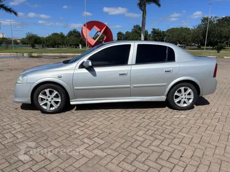 ASTRA 2.0 MPFI Sedan 8V