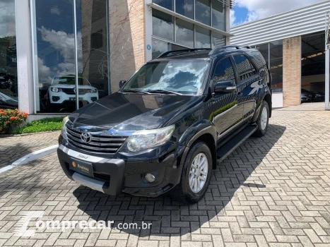 Toyota Hilux SW4 SR 4x2 2.7/ 2.7 Flex 16V Aut. 4 portas