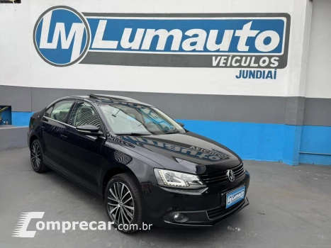 Volkswagen JETTA 2.0 TSI Highline 211cv 4 portas