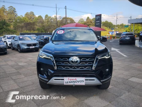 Toyota HILUX SW4 2.8 D-4D TURBO DIESEL SRX 4X4 AUTOMÁTICO 4 portas