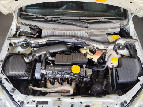 CORSA 1.4 MPFI Premium Sedan 8V