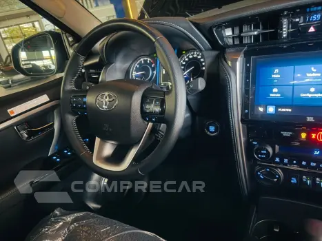 HILUX SW4 2.8 D-4D TURBO DIESEL SRX PLATINUM 7L 4X4 AUTOMÁTI