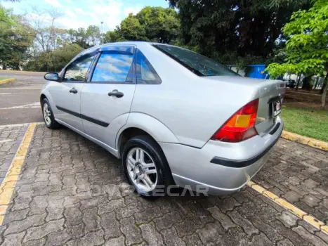 FOCUS HATCH - 2.0 GHIA 16V 4P AUTOMÁTICO